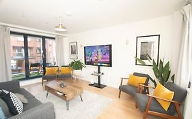 Spacious 4Br 4Ba Gated Townhouse With Balconies, Central Jq