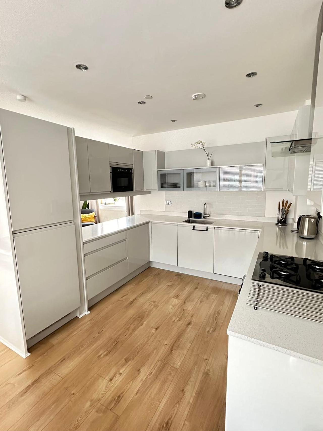 Spacious 4Br 4Ba Gated Townhouse With Balconies, Central Jq Birmingham Exterior photo