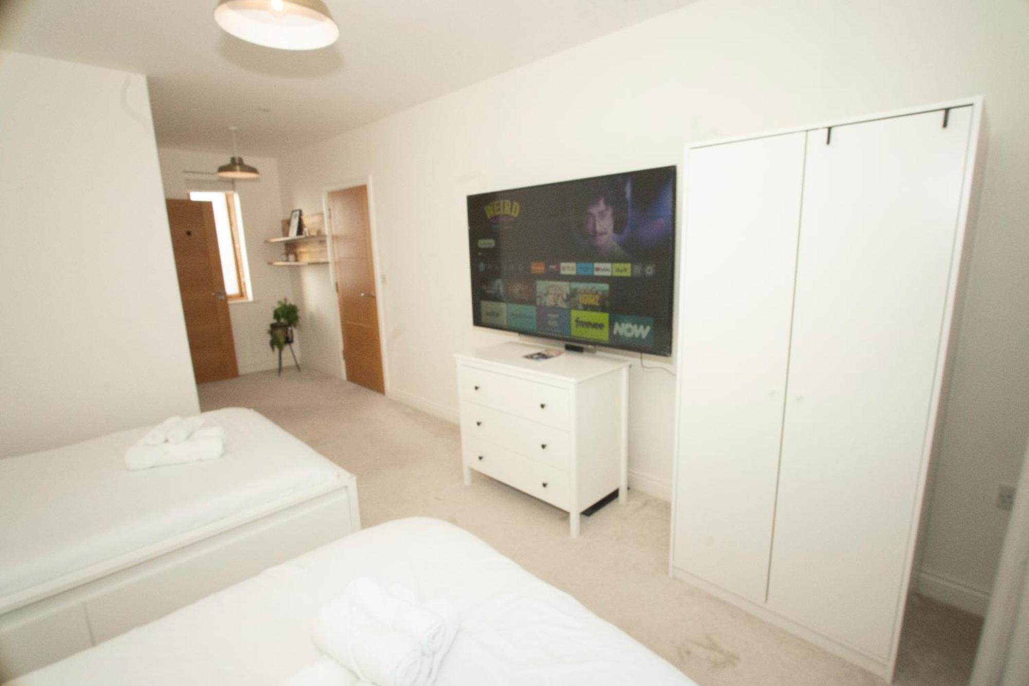 Spacious 4Br 4Ba Gated Townhouse With Balconies, Central Jq Birmingham Exterior photo