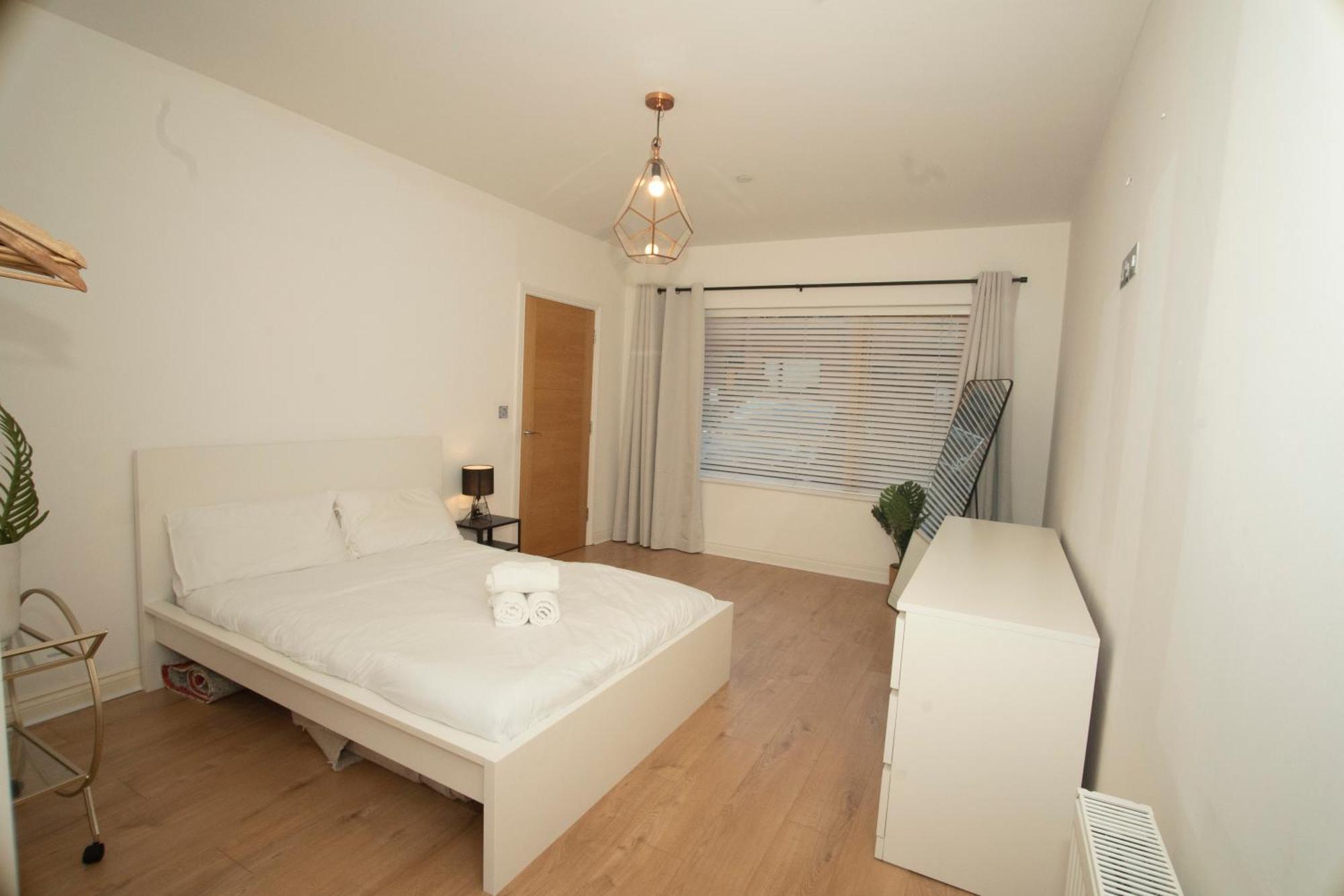 Spacious 4Br 4Ba Gated Townhouse With Balconies, Central Jq Birmingham Exterior photo