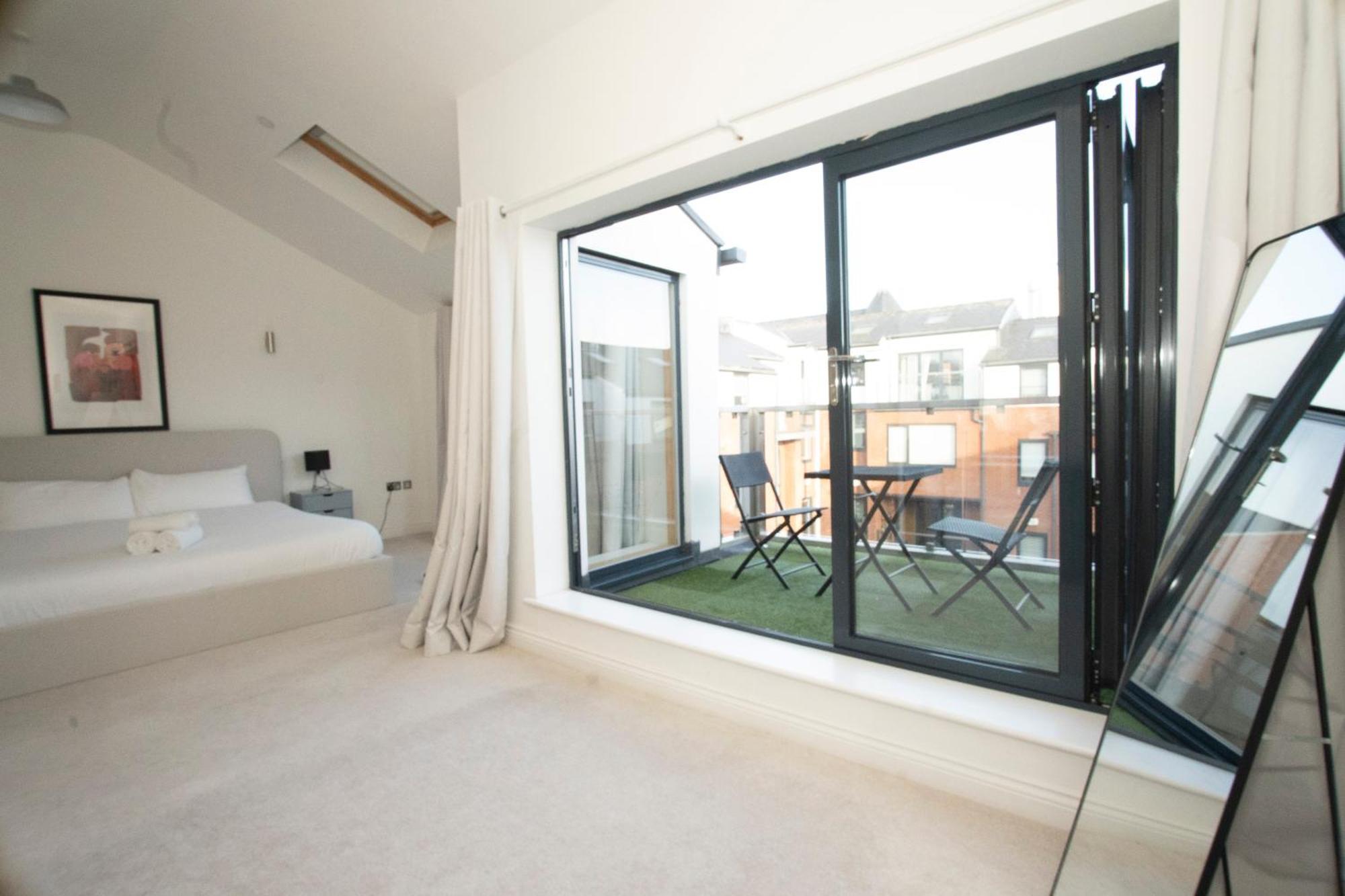 Spacious 4Br 4Ba Gated Townhouse With Balconies, Central Jq Birmingham Exterior photo