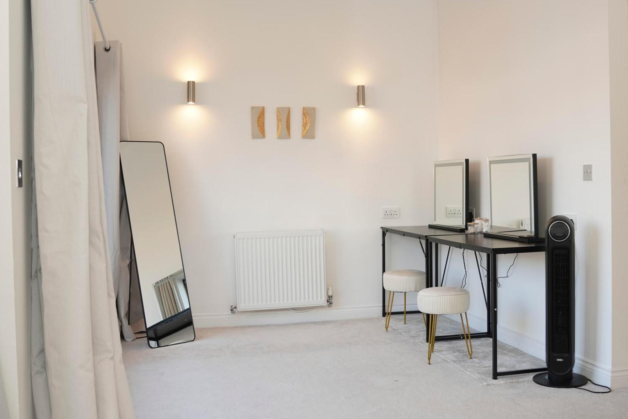 Spacious 4Br 4Ba Gated Townhouse With Balconies, Central Jq Birmingham Exterior photo